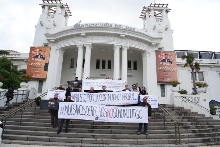 FENASICAJH protesta en Casino Viña del Mar. Exigen continuidad laboral: "Nuestros derechos no son un juego".